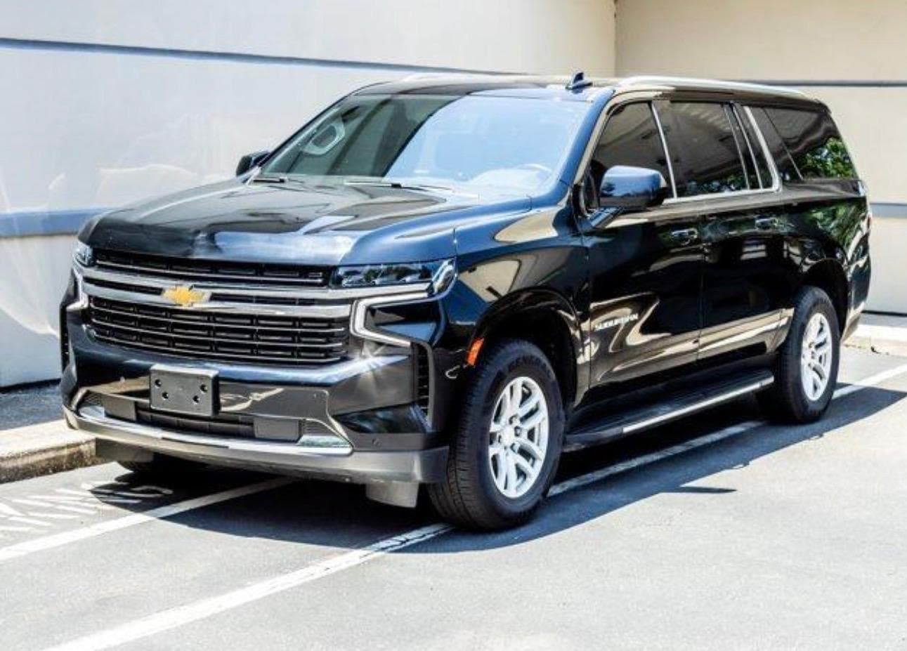 Chevrolet Suburban — photo 1