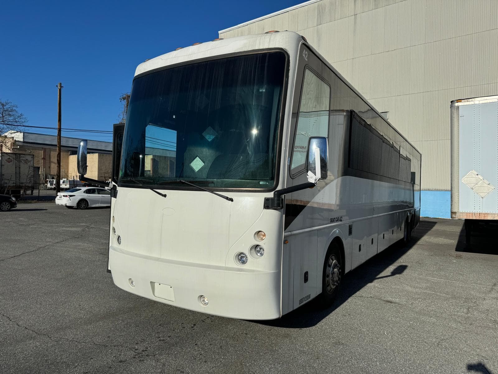 36-Passenger Shuttle Bus — photo 1